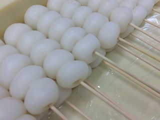 串にささったお団子